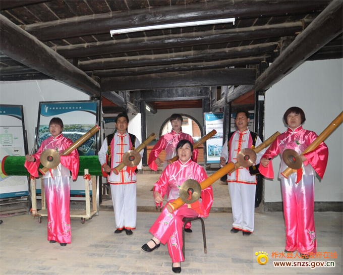 凤凰镇渔鼓演艺为秦岭旅游节增彩